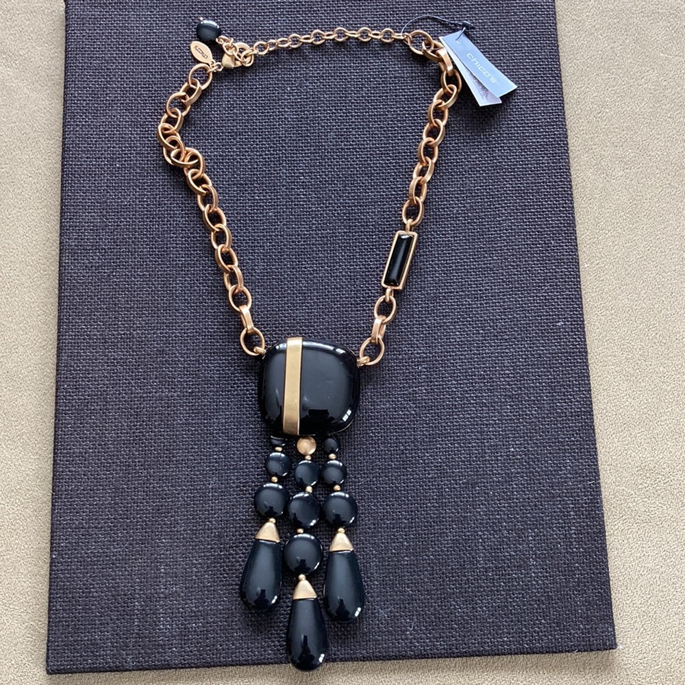 NEW W/ TAGS——Chico Nexklace